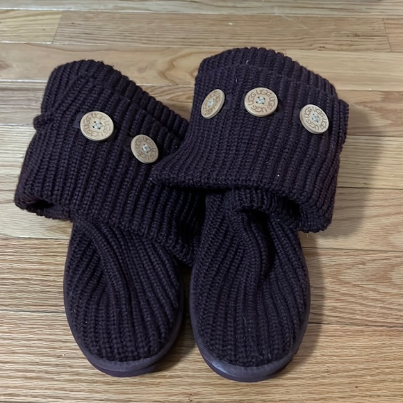 Uggs - Picture 1 of 2